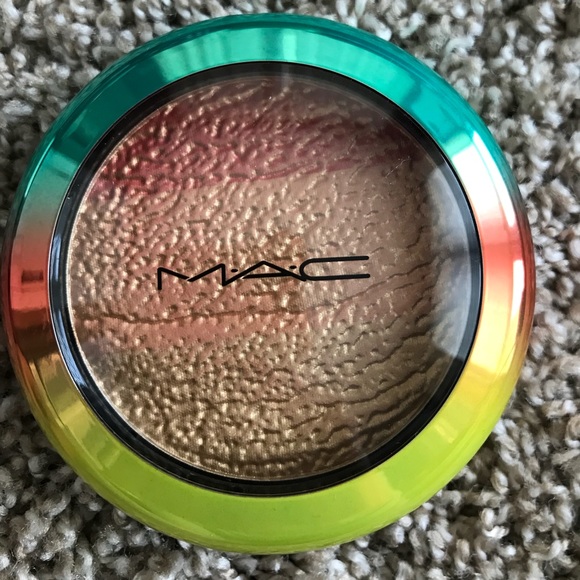 MAC Cosmetics Other - MAC LE highlighter